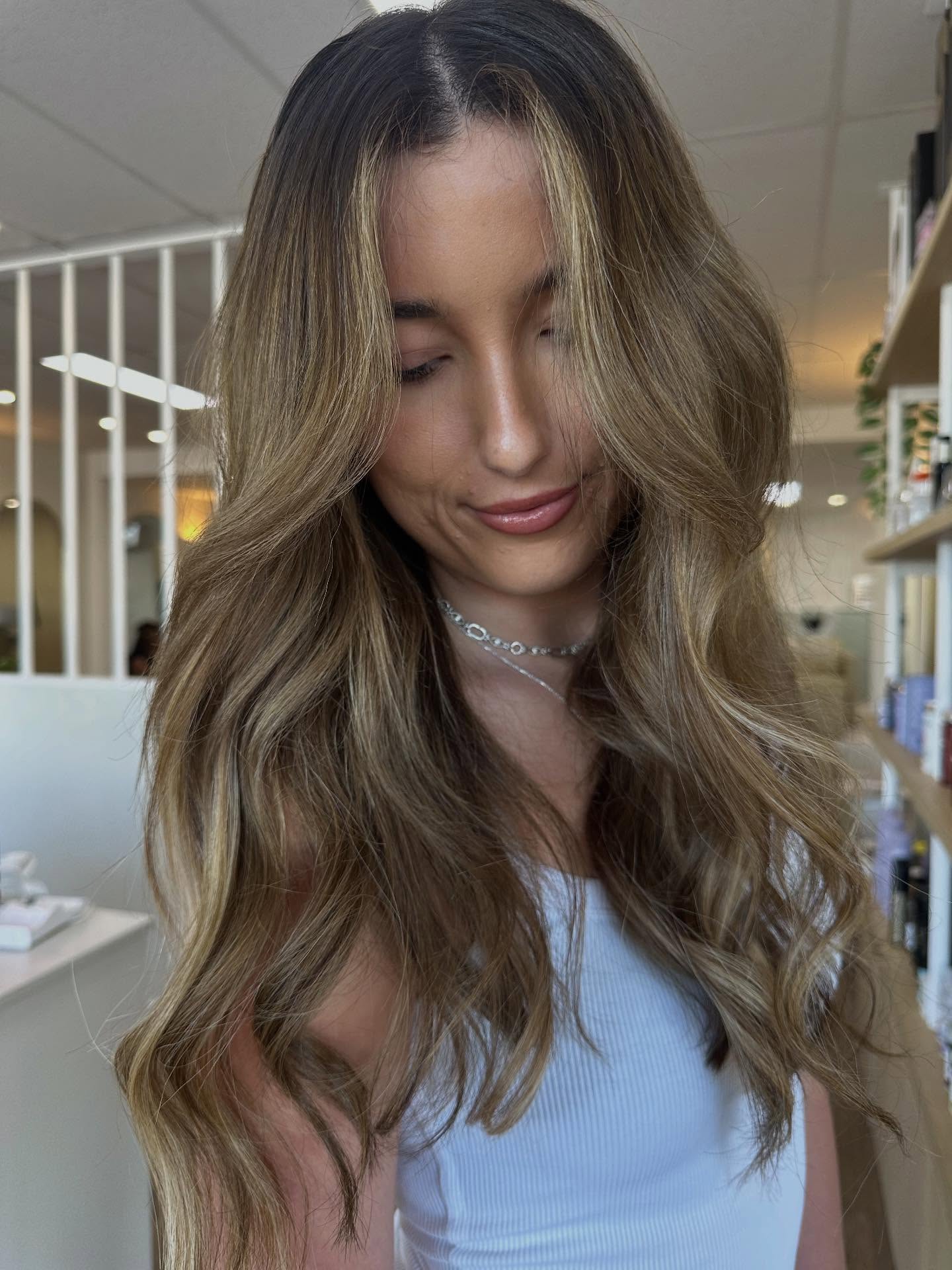 If you are thinking of toning down that blonde this is your sign 💕 swipe across to see our very own Caitlin’s transformation 

#sunshinecoasthairdresser #hairtransformation #bronde #brunette