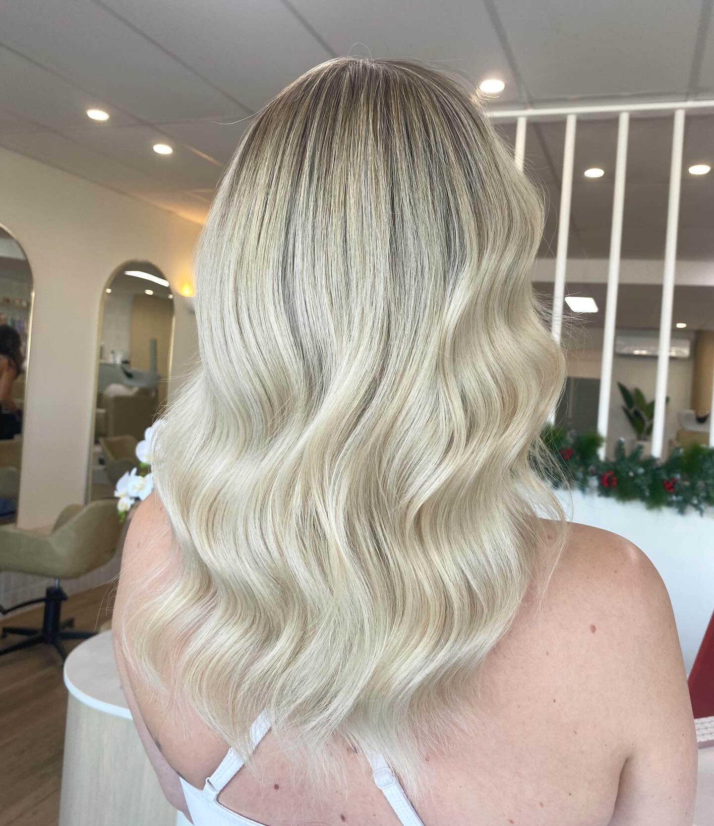 Are you struggling with those yellow blonde tones? And want a Cleaner Creamier Blonde like ⬆️ 

This is a sign you need to book in with us 📆 

Swipe across to see the before 🥰 

Sunshine Coast Blonde Specialists
