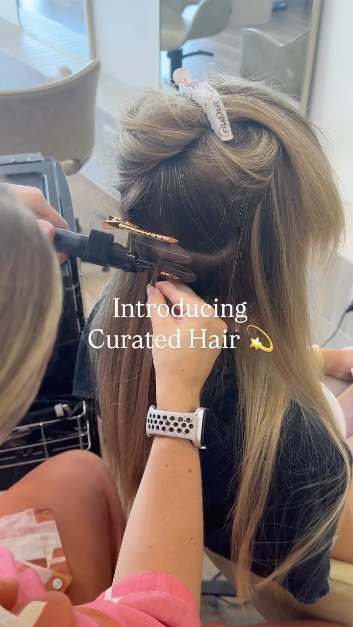 Ever wanted thicker hair that still looks natural? 

Luckily for you we have Curated the most natural looking hair extensions available on the market @curatedhairsupplies 

Specialising in Keratin Bonds, they have been designed to look and feel like your own hair. Not thick and knotty like lots of hair extensions 

#sunshinecoasthairextensions #keratinbonds #curatedhairsupplies