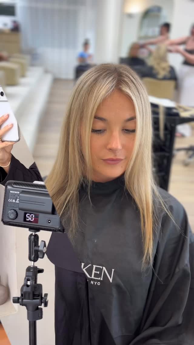 Check this out for a before & after 

Blondes are sometimes the hardest colour to colour match. But this is the most perfect colour blend…don’t you think? 

#keratinbonds #hairextensions #hairextensioneducation #sunshinecoasthairextensions