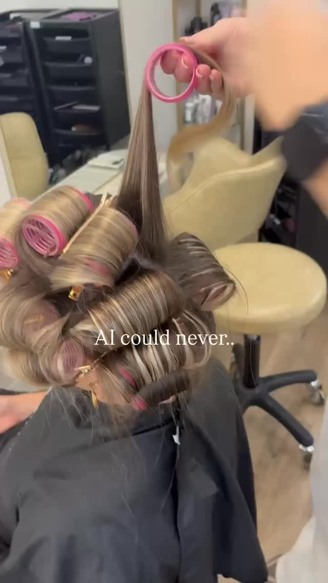 Ai will never replace us 😉 

Nothing beats the feeling of a bouncy blowout. 

Cameron one of our colourist LOVES them, so be sure to book in with her for this voluptuous look 🥰 

#blowout #bouncyblowdry #sunshinecoasthairdresser