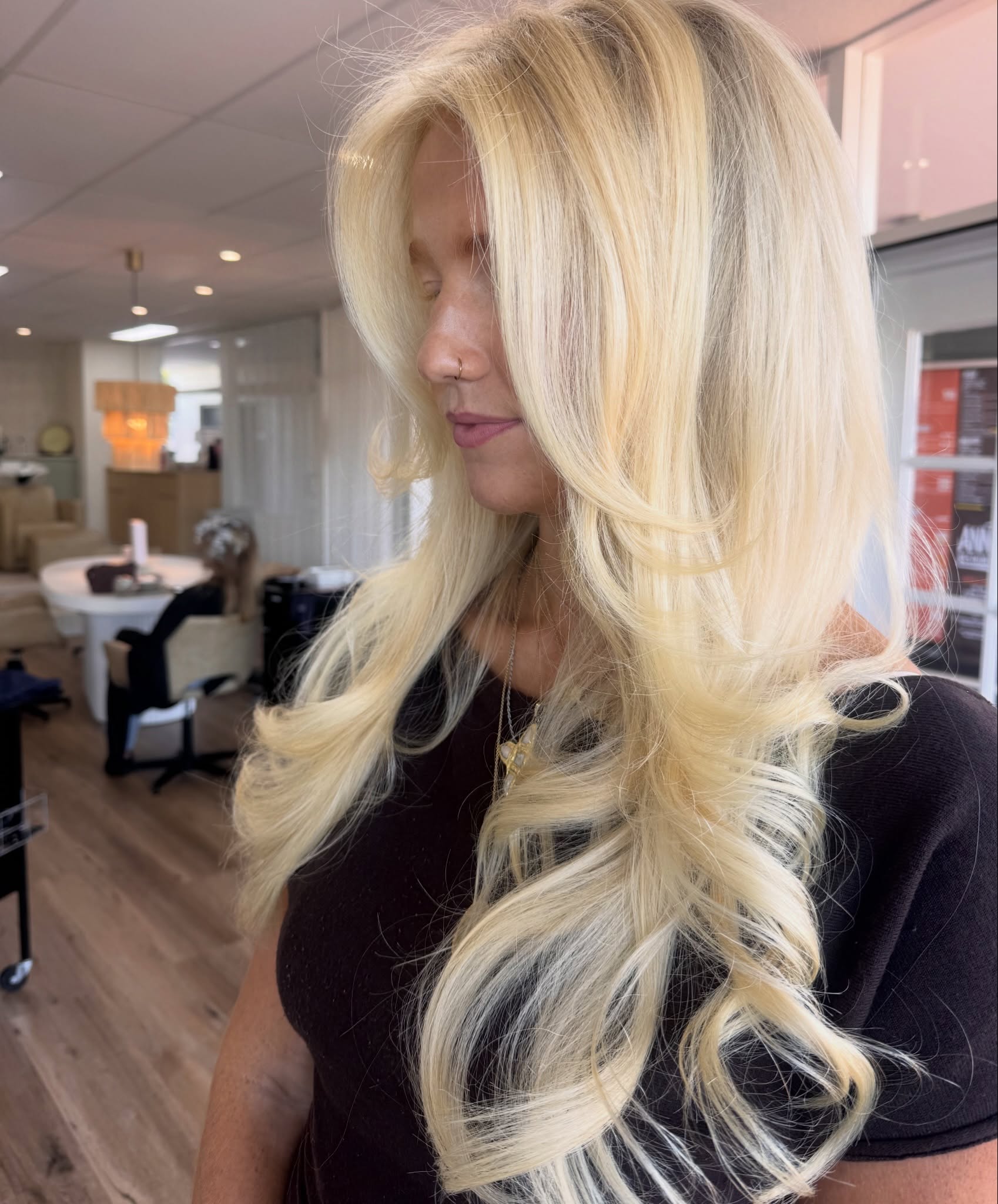 If you have been thinking about going BLONDE blonde, this is your sign 🤩 

Book in online now ✨ 

#sunshinecoastblondespecialist #mooloolabahairdresser #sunshinecoastblondes #coastalblondes