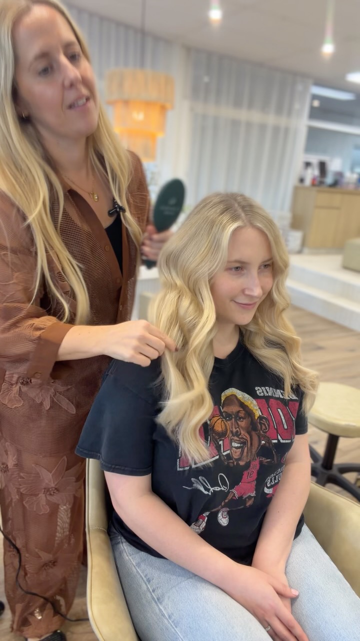 Come and join us for a volume set of tapes for @kateellenmakeupartistry wedding 2.0 

Sunshine Coast Hair Extension Specialists 📍 

#tapeextensions #sunshinecoasthairdresser #weddinghair #hairextensionapplication #blondespecialists