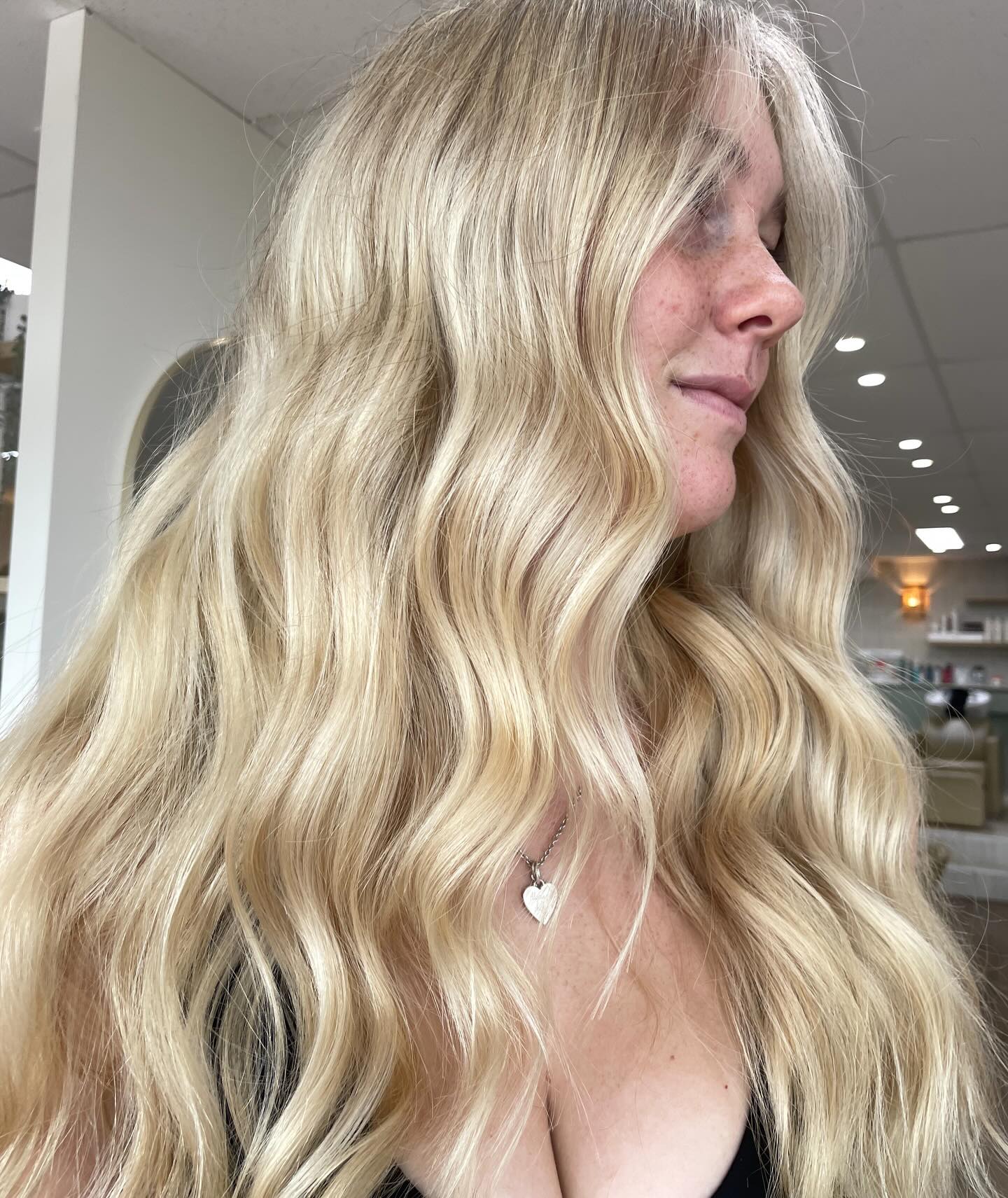 Blonde myth: ‘You can’t be blonde and have healthy hair.’

We respectfully disagree 💁🏼‍♀️✨

Sunshine Coast Blonde Specialists 📍