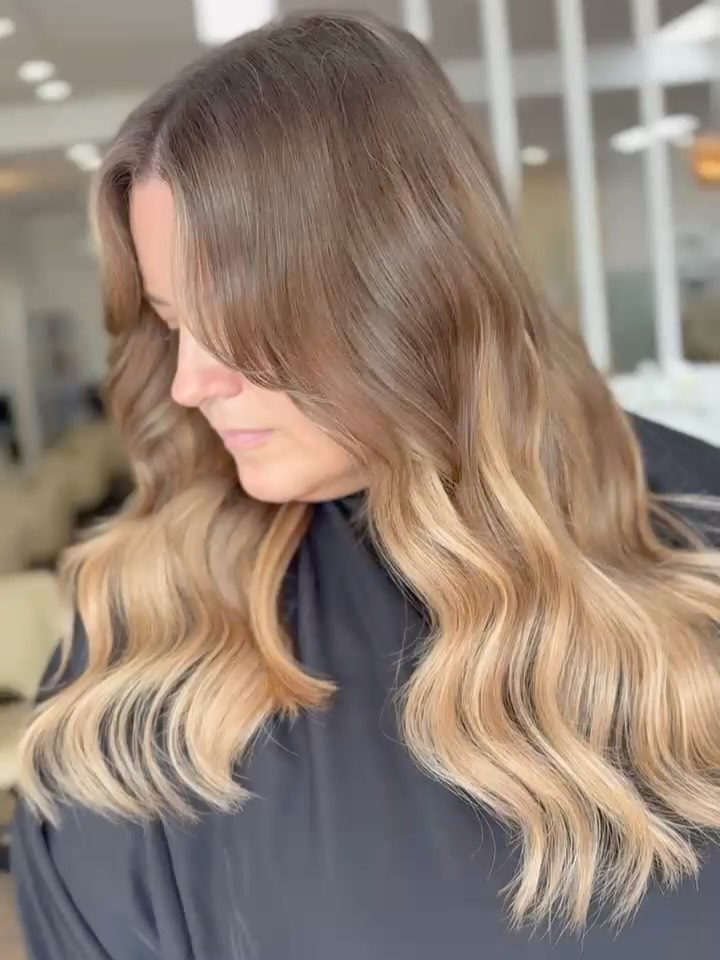 LOVE this tape transformation - using the tapes to add a balayage look without having to over compromise her natural hair 😍 

Tape Hair Extensions 
Sunshine Coast Hair Extensions 📍