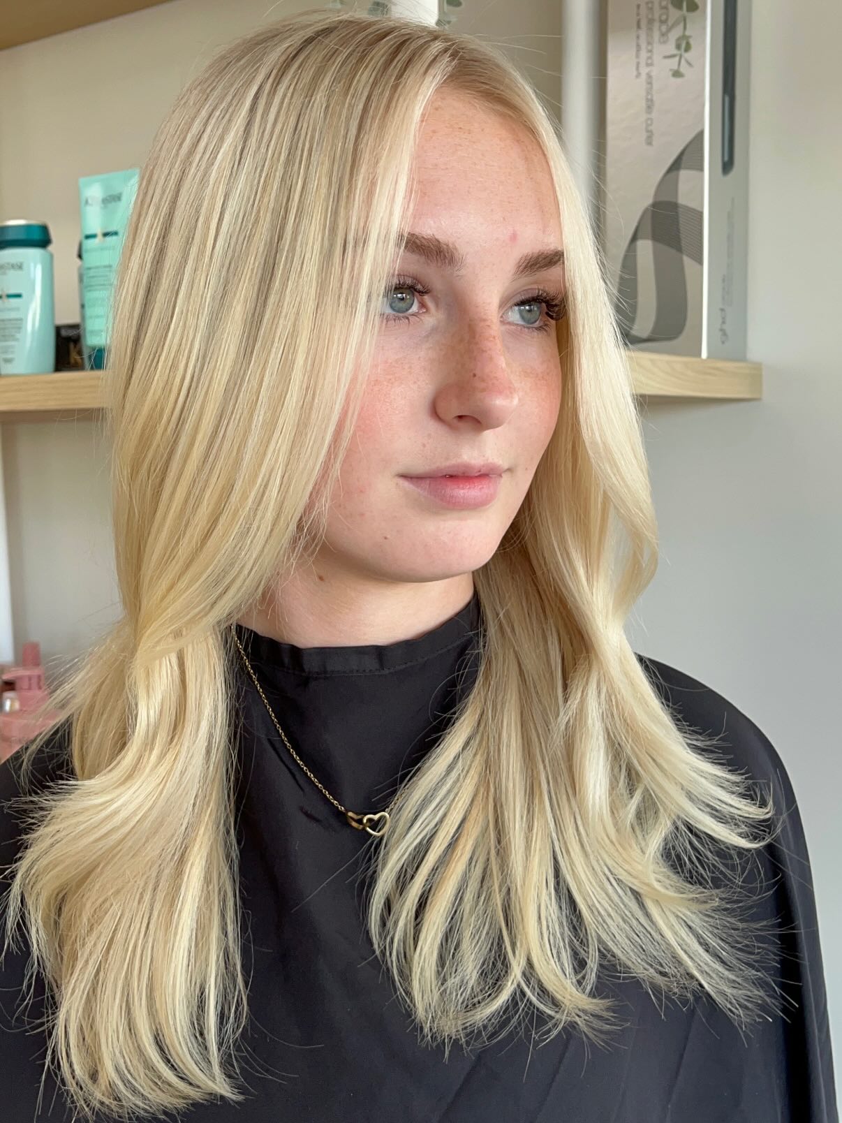 Junior Stylist Special with @jade_coastalblondes our emerging stylist 

Half Head Foils, Toner, Treatment & Blow Dry $229 (usually $281)

Available on our online booking 🥰

This is just a little snippet of her beautiful work 🤩 

Sunshine Coast Blonde Specialists 📍