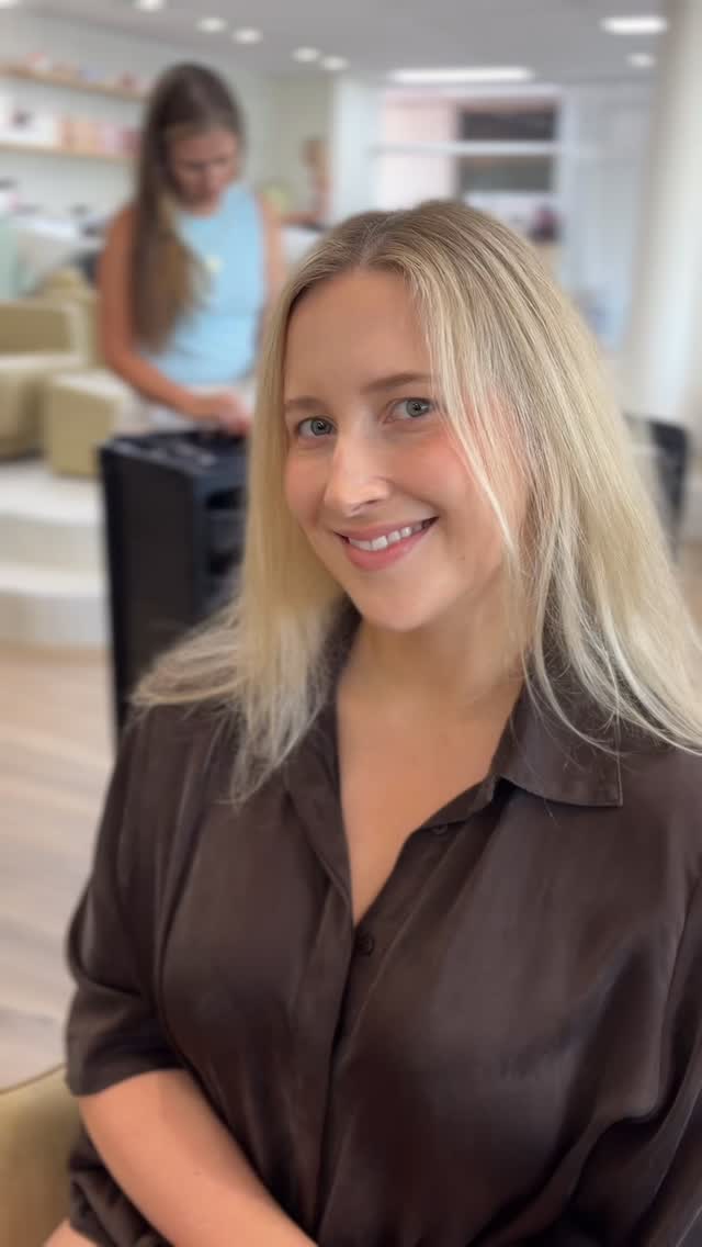Getting Wedding Hair Ready 

Brief:
Wanting va va voom volume ✔️
Colours blend perfectly with her blonde ✔️
Looks natural and soft ✔️ 

Hair Extensions from @curatedhairsupplies 
Using three different colours at 40cm / 16” in length 

Want to know more about hair extensions? Book in for a consult now 😍