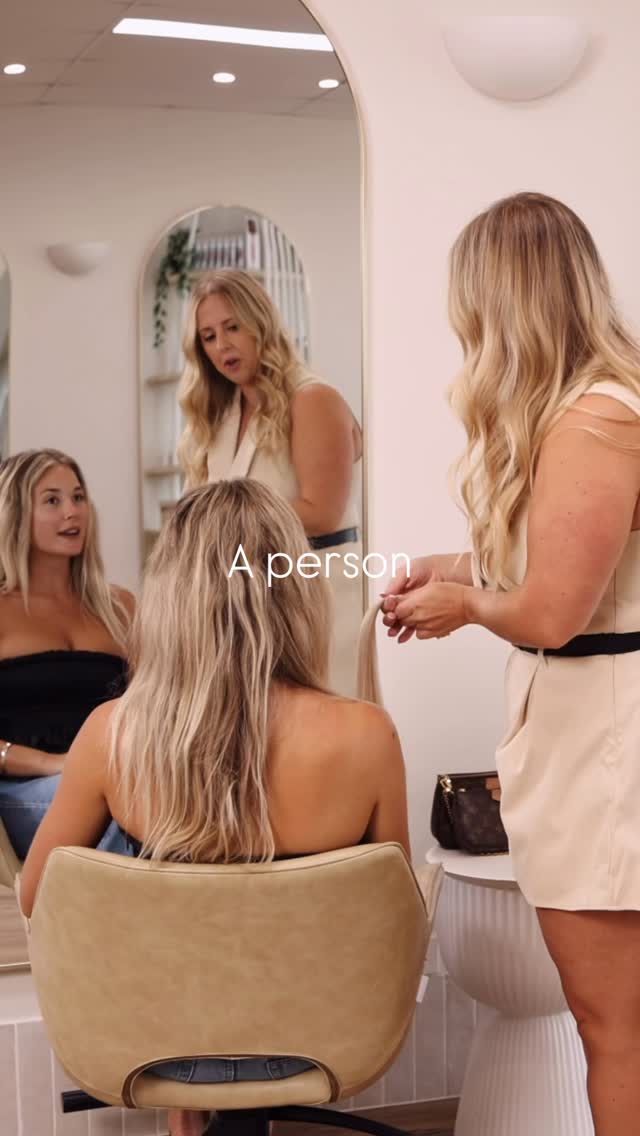 We aren’t just hairdressers we are Hair Artists 👩🏼‍🎨 

#sunshinecoasthairdresser #mooloolabahairsalon #sunshinecoastblondespecialist