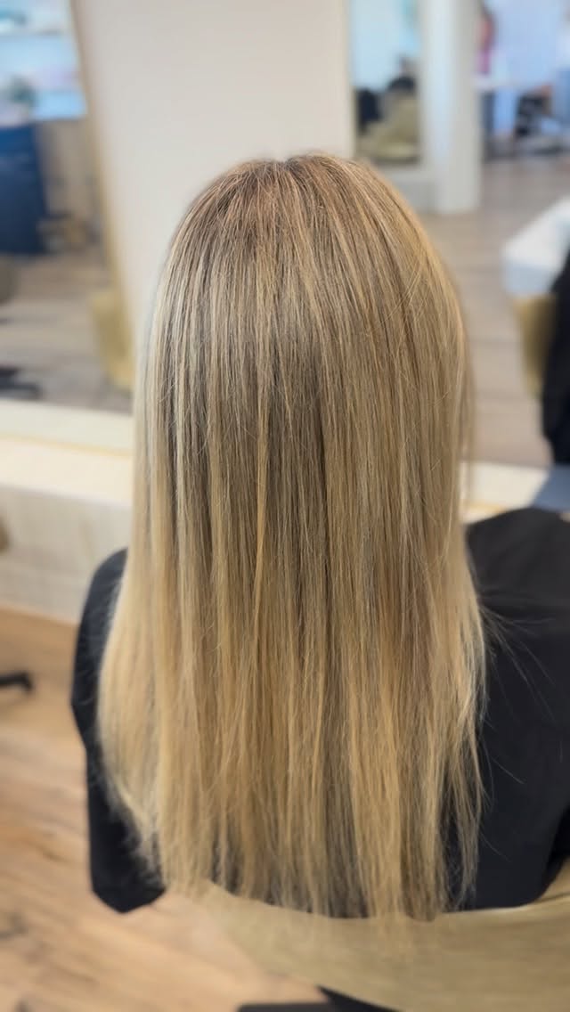 Keratin bonds are by far one of the best hair extension methods to colour match with blondes. 

Being able to use multiple shades to create the highs and lows found in blondes. 

Also allows you to creatively place face framing bonds around the front to give a more poppy brightness to the colour. 

Are you ready to elevate your existing hair to the WOW factor? Book in for a free consultation today!! 

#sunshinecoasthairextensions #keratinbonds #curatedhairsupplies #mooloolabahairextensions