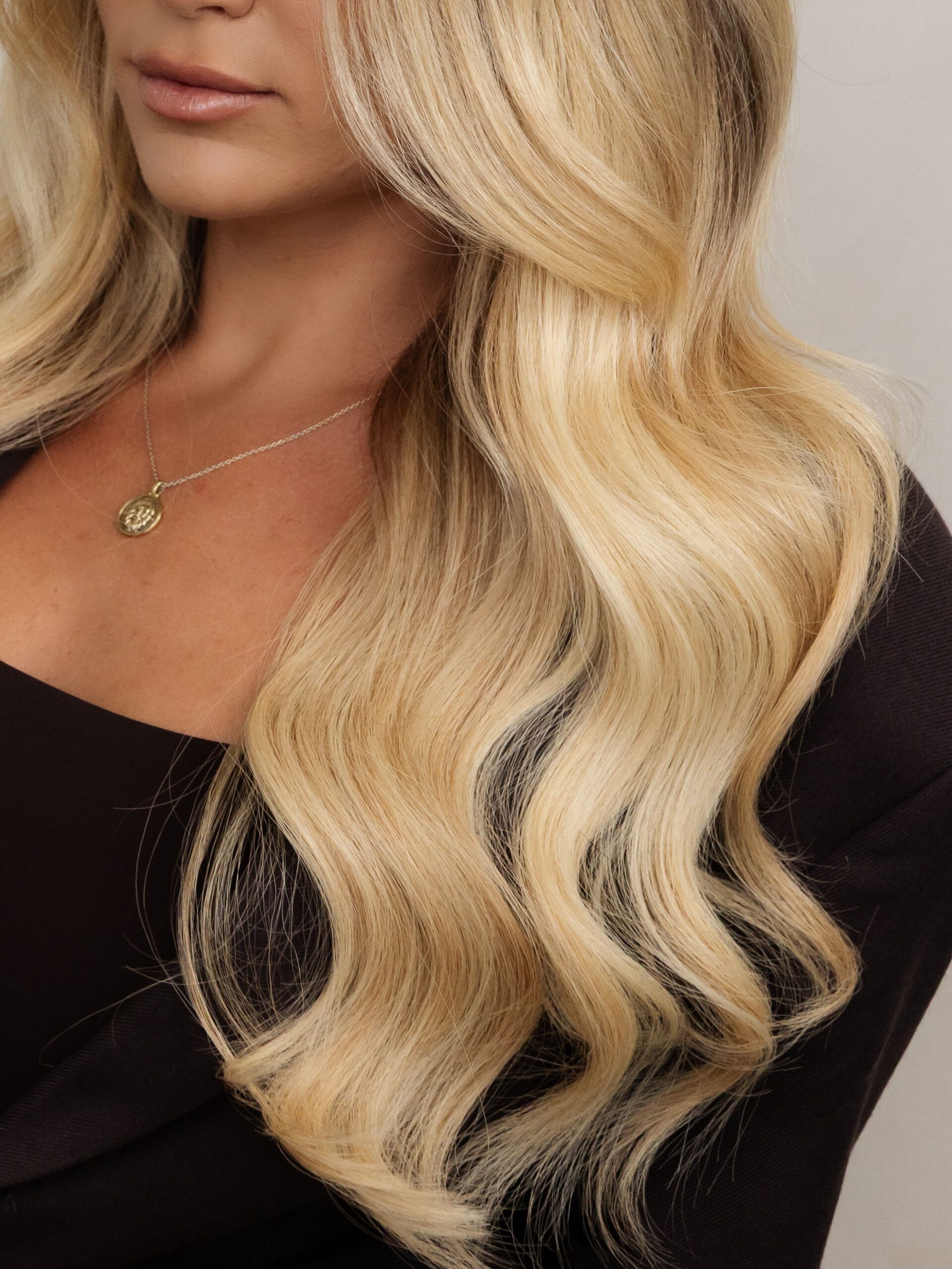 Are you blonde and want extensions? Keratin bonds are by far the best method for colour matching blondes. 

Why? 

Becuase you can use multiple colours to match the highs and lows that are found in foiled blonde hair. 

Take this example, can you tell these are extensions?