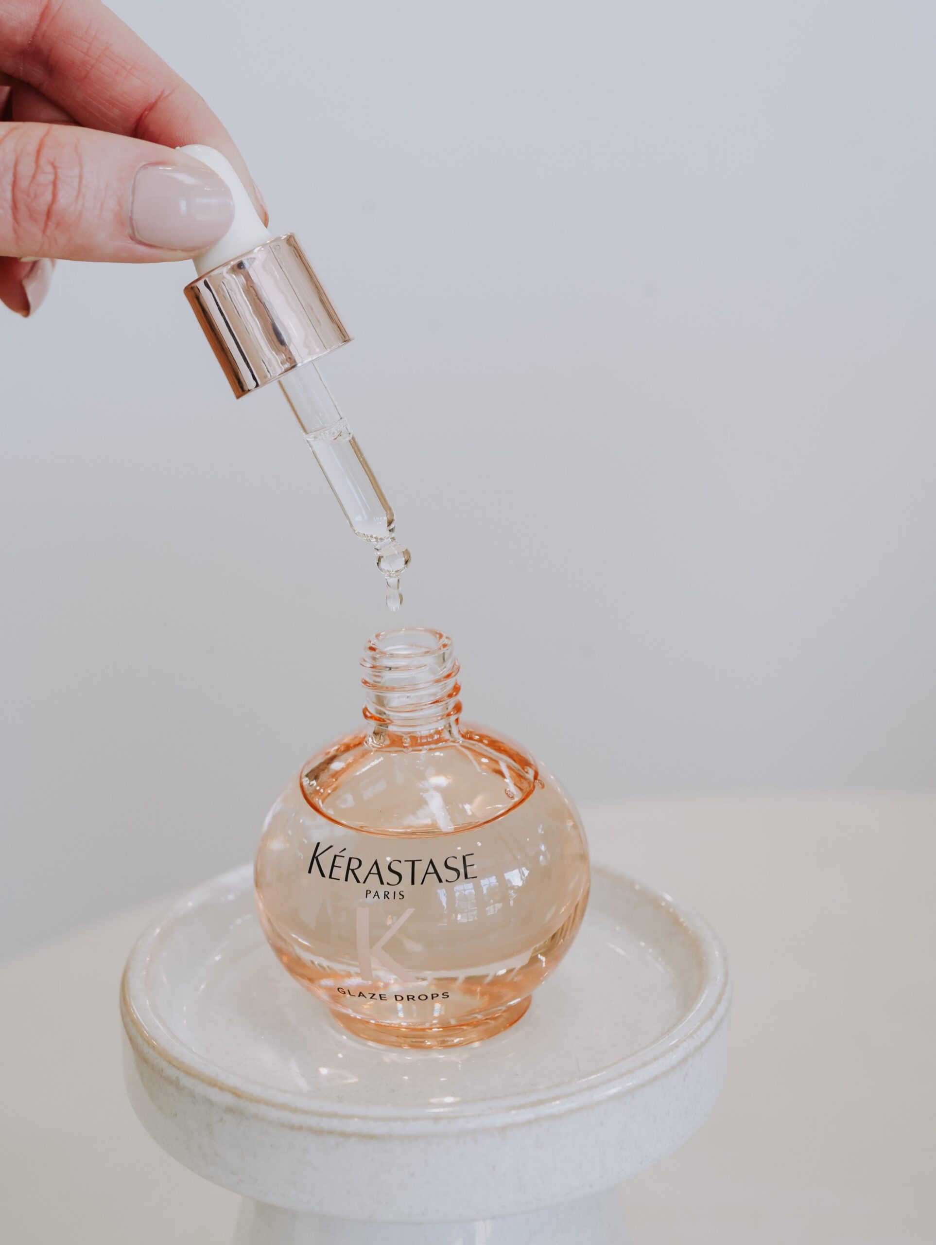 This one absolutely had its internet moment, and for once, the hype actually makes sense.

Kérastase Gloss Absolu Glaze Drops went viral for that super glossy, almost mirror-like finish, but what we like about it is that it doesn’t just sit heavily on the hair to fake shine.

It’s a lightweight finishing oil designed to smooth frizz and flyaways, soften the lengths and give the hair that polished, reflective finish without leaving it feeling greasy or weighed down.

The formula includes wild rose oil for softness and shine, hyaluronic acid to help hydrate the hair fibre, and glycolic acid to smooth the cuticle, which is part of what helps the hair reflect light so beautifully.

A few drops through the mid-lengths and ends is really all you need, especially as a finishing step after styling or whenever your hair is looking a little dry or fluffy.

Basically: very shiny hair, very little effort. And yes, we understand why the internet became obsessed with it. BONUS: It smells amazing!!

__
#kerastaseglazedrops #hairproductreview #hairproduct #sunshinecoasthairsalon
kerastase gloss absolu, kerastase glaze drops, gloss absolu glaze drops, hair oil for shine, glossy hair, mirror shine hair, frizz control, smoothing hair oil, lightweight hair oil, wild rose oil, hyaluronic acid haircare, glycolic acid haircare, shiny blonde hair, healthy looking hair, salon haircare, professional haircare, sunshine coast hairdresser, mooloolaba hairdresser, sunshine coast hair salon, mooloolaba hair salon, sunshine coast blonde specialist, coastal blondes, haircare sunshine coast, kerastase sunshine coast, kerastase mooloolaba