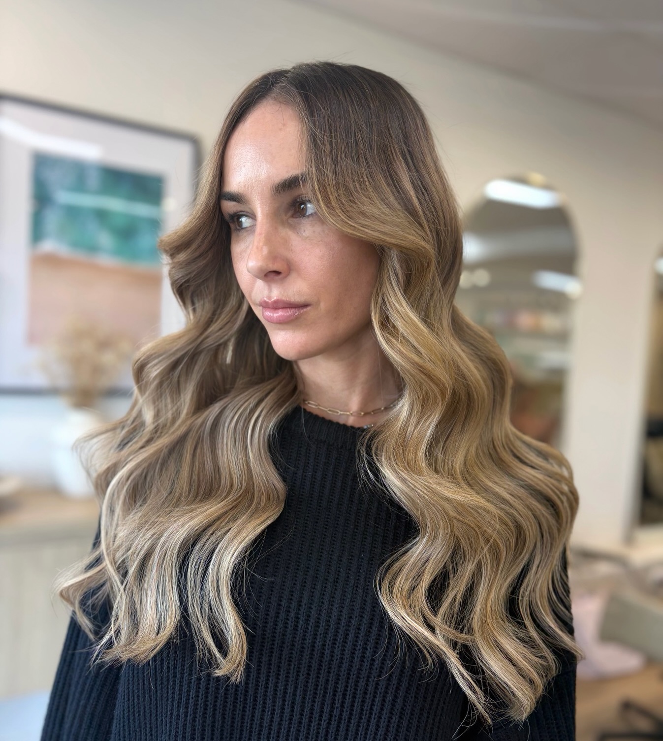 Extensions or no extensions? 🤔 

Yep. They are extensions, that’s how seamless and undetectable they can look 👌🏼 

Wanting to have hair of your dreams? Book in for a consultation today and let’s talk 🗣️ 

#sunshinecoasthairextensions #sunshinecoastblondespecialist #keratinbonds #curatedhair #mooloolabahairdresser