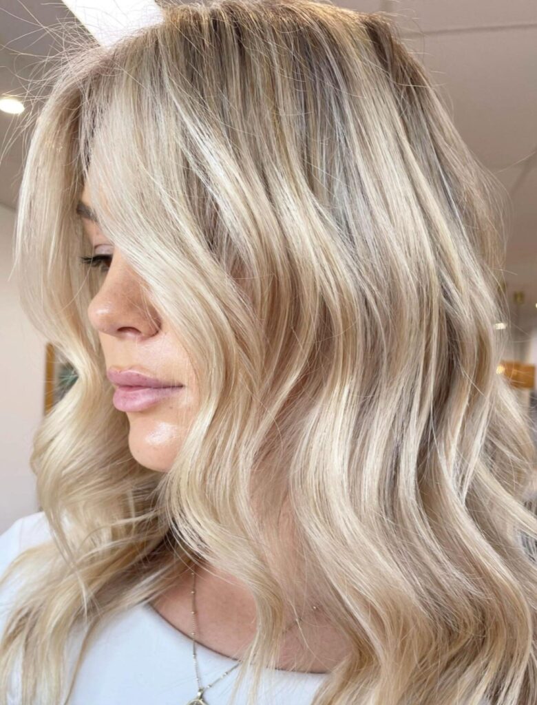 Classic blonde finish with smooth, even colour from root to tip