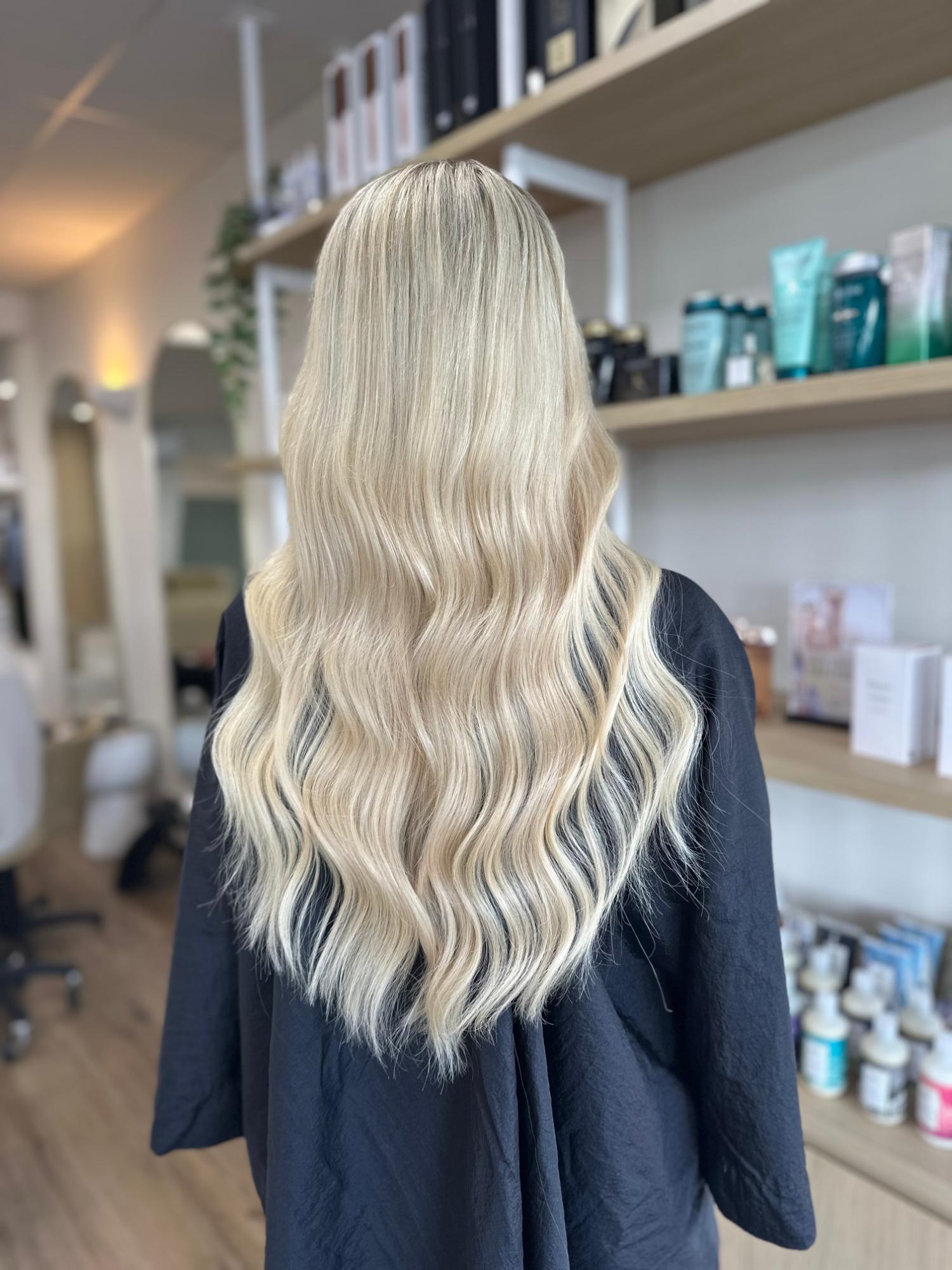 Purple shampoo product for maintaining blonde tones