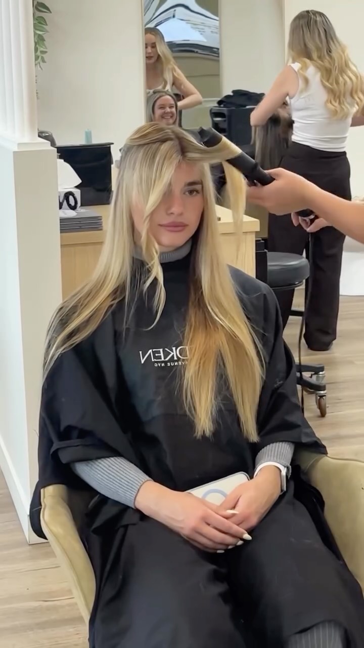 We have created two blonde packages to make things easy for you. 

Bespoke - for your lived in low maintenance blondes & balayages 
Classic - for you bright blondes roots to ends. 

Book online now 

Blonde Specialists | Mooloolaba 📍 

#sunshinecoastblondespecialist #coastalblondes #vish